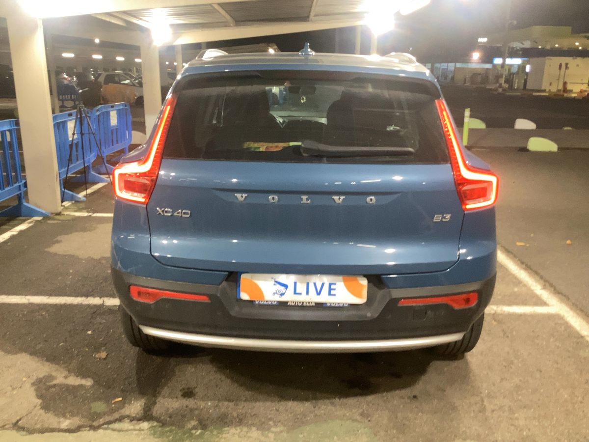 Volvo XC40 2023 — photo 8