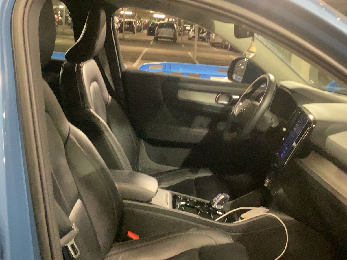 Volvo XC40 2023 — photo 17