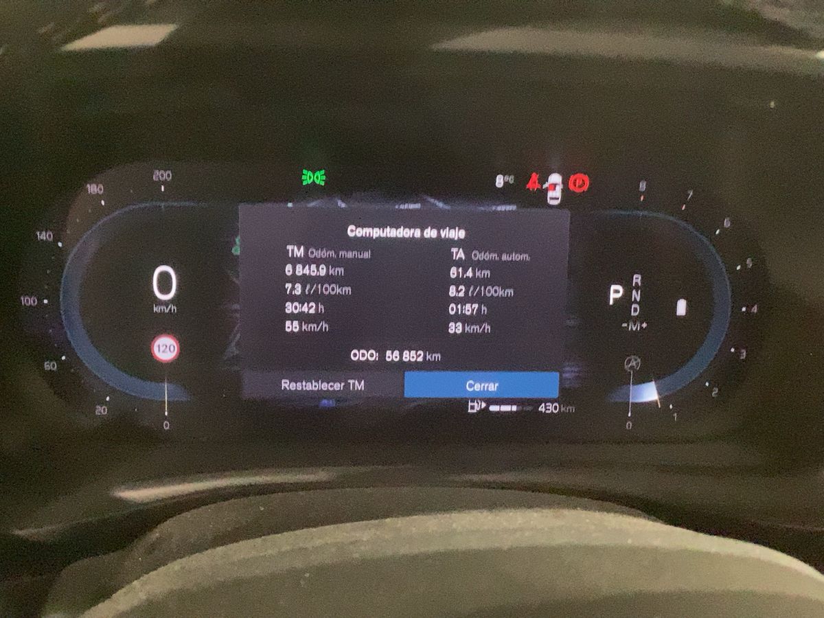 Volvo XC40 2023 — photo 19