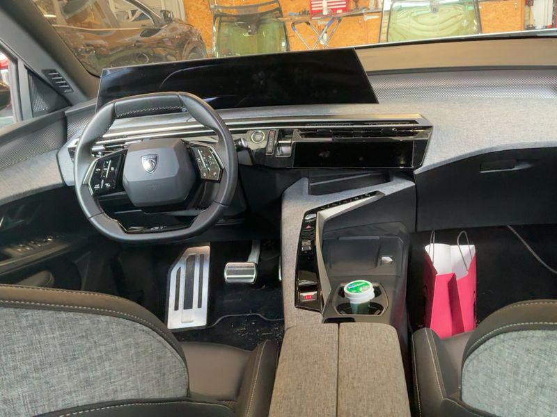 Peugeot 5008 1.2 Mild-Hybrid GT — zdjęcie 12