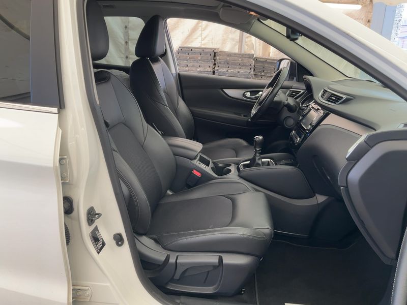 Nissan Qashqai 1.6 Tekna 2018 – снимка 17