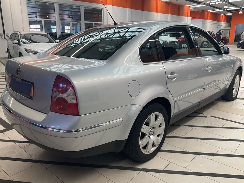 Volkswagen Passat 2.8 V6 Trendline 4Motion 2003 – снимка 2