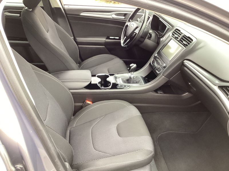 Ford Mondeo 1.5 EcoBoost Titanium — zdjęcie 11