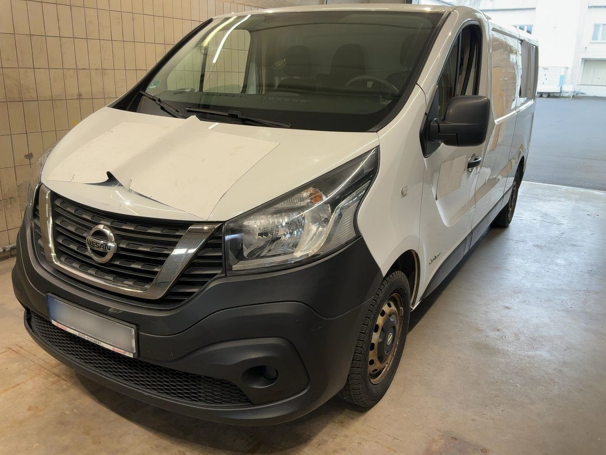 Nissan NV300 2018 — photo 1