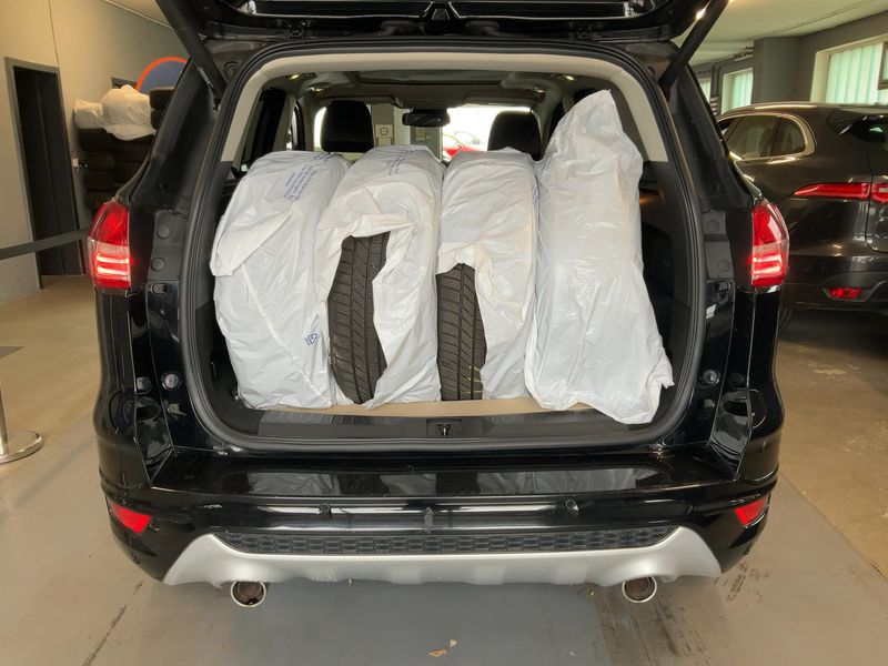 Ford Kuga 2.0 TDCi Individual 2016 – снимка 16