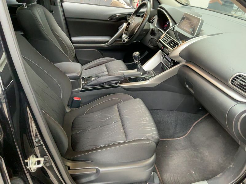 Mitsubishi Eclipse Cross 1.5 T-MIVEC Intro Edition 2WD — zdjęcie 11