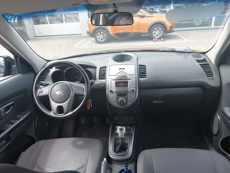 Kia Soul 1.6 Play — zdjęcie 11