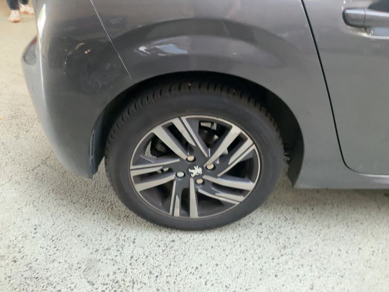 Peugeot 208 1.2 PureTech Allure Business 2020 – снимка 9