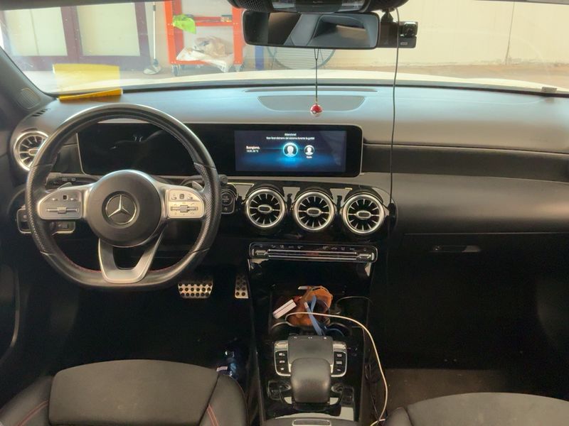 Mercedes-Benz A-Klasse A 180 d Premium — zdjęcie 12