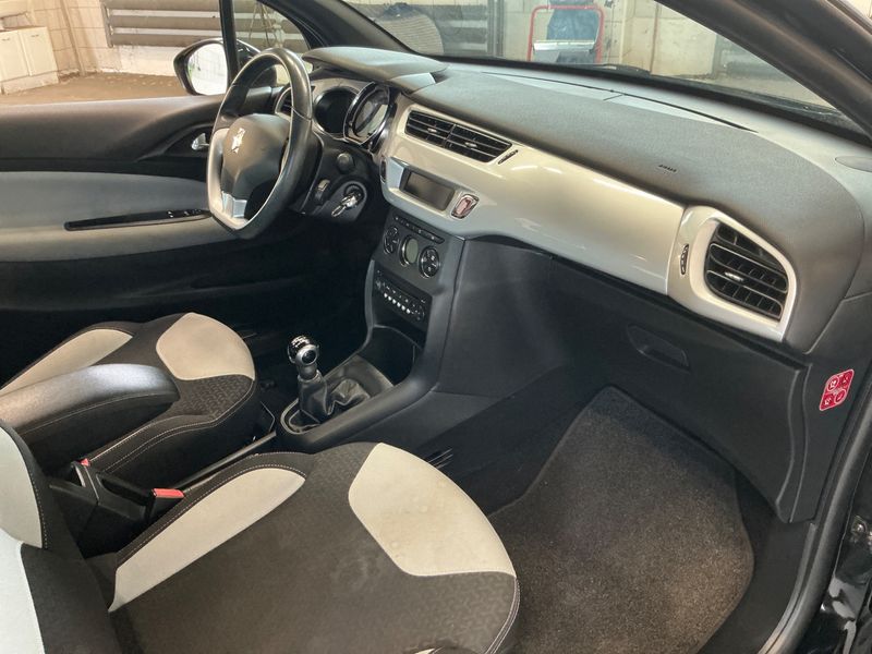 Citroen DS3 1.2 VTi Chic — zdjęcie 3