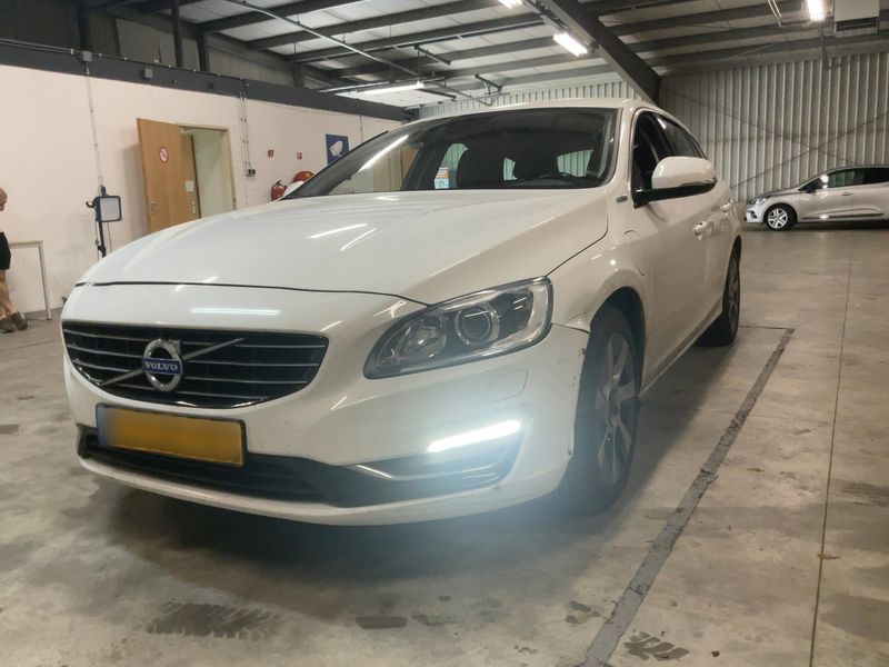 Volvo V60 2.4 D6 Plug-in Hybrid Summum AWD 2013 – снимка 1