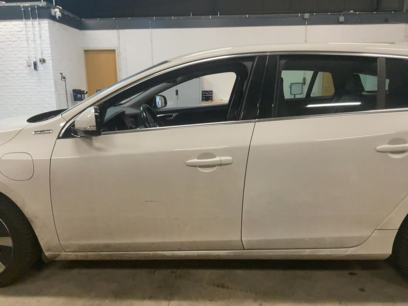 Volvo V60 2.4 D6 Plug-in Hybrid Summum AWD 2013 – снимка 4