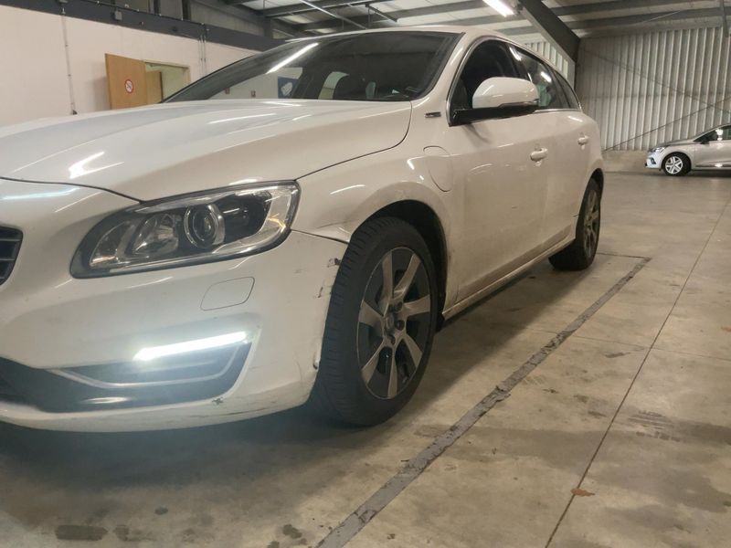 Volvo V60 2.4 D6 Plug-in Hybrid Summum AWD 2013 – снимка 2