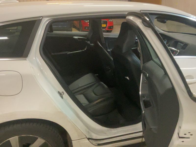 Volvo V60 2.4 D6 Plug-in Hybrid Summum AWD 2013 – снимка 19