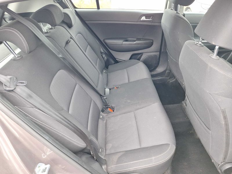Kia Sportage 1.6 CRDi Active 2WD — zdjęcie 14