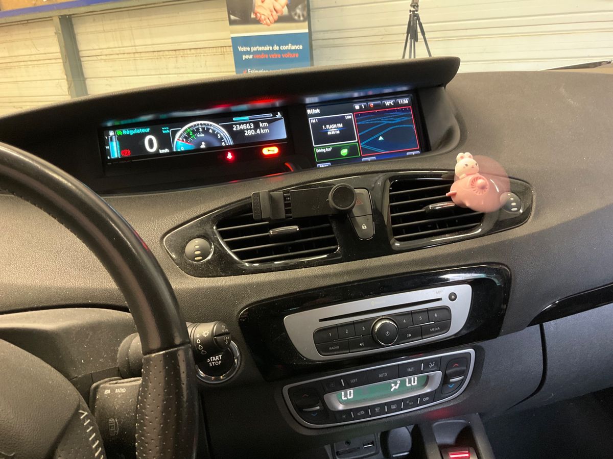 Renault Scenic 2015 — photo 17