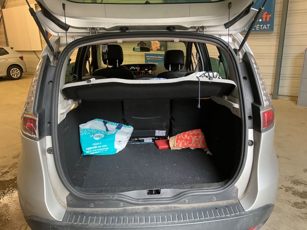 Renault Scenic 2015 — photo 10