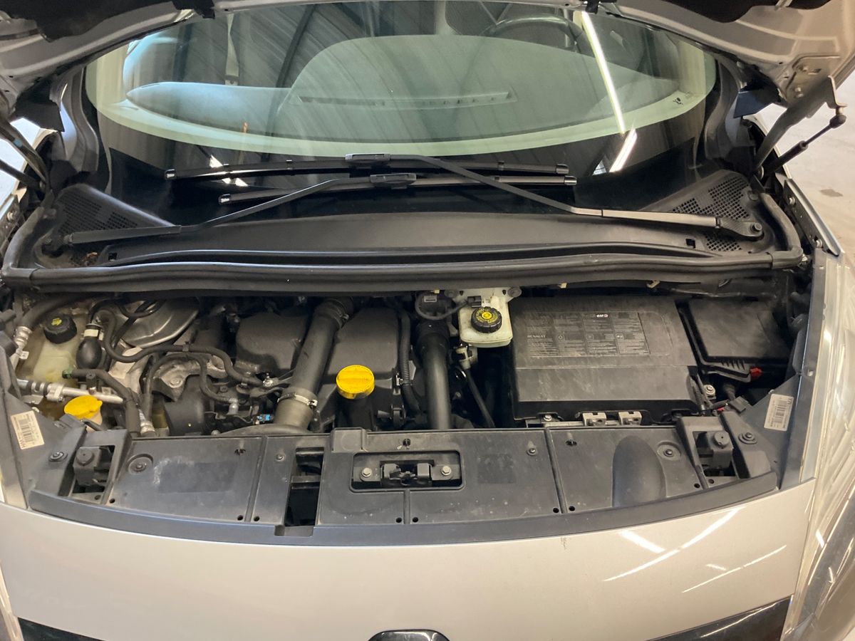 Renault Scenic 2015 — photo 12