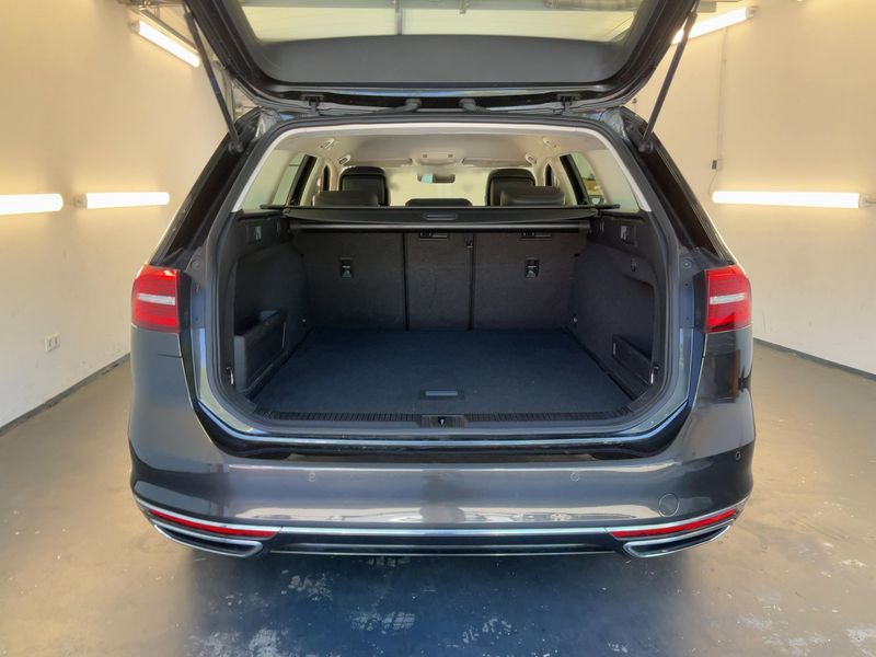 Volkswagen Passat 2.0 TDI Highline 4Motion BlueMotion Tech — zdjęcie 10
