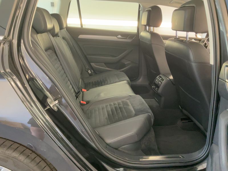 Volkswagen Passat 2.0 TDI Highline 4Motion BlueMotion Tech — zdjęcie 14