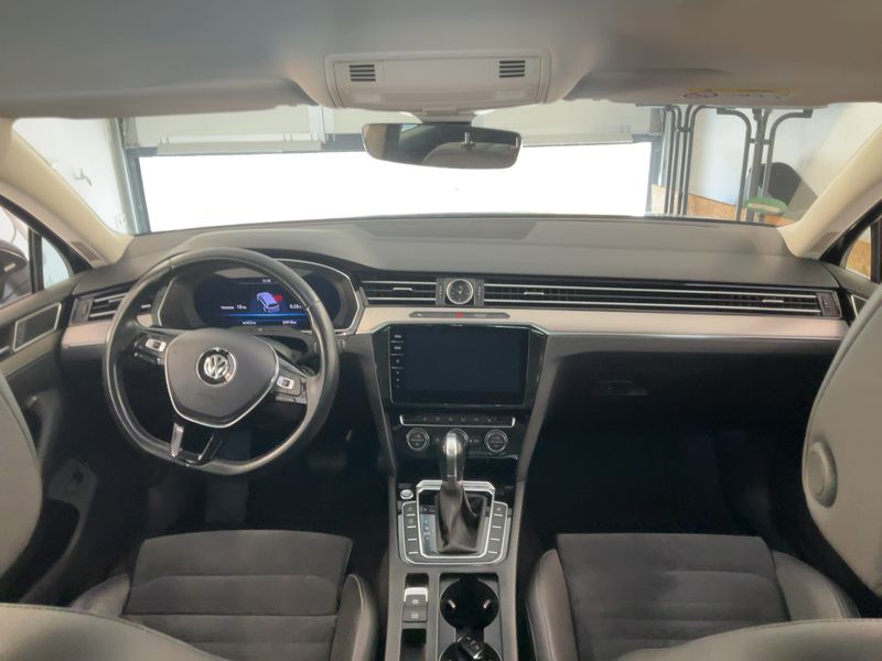 Volkswagen Passat 2.0 TDI Highline 4Motion BlueMotion Tech — zdjęcie 12