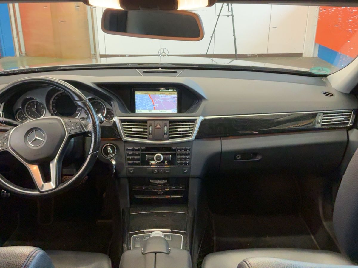 Mercedes-Benz E-Klasse 2012 — photo 19