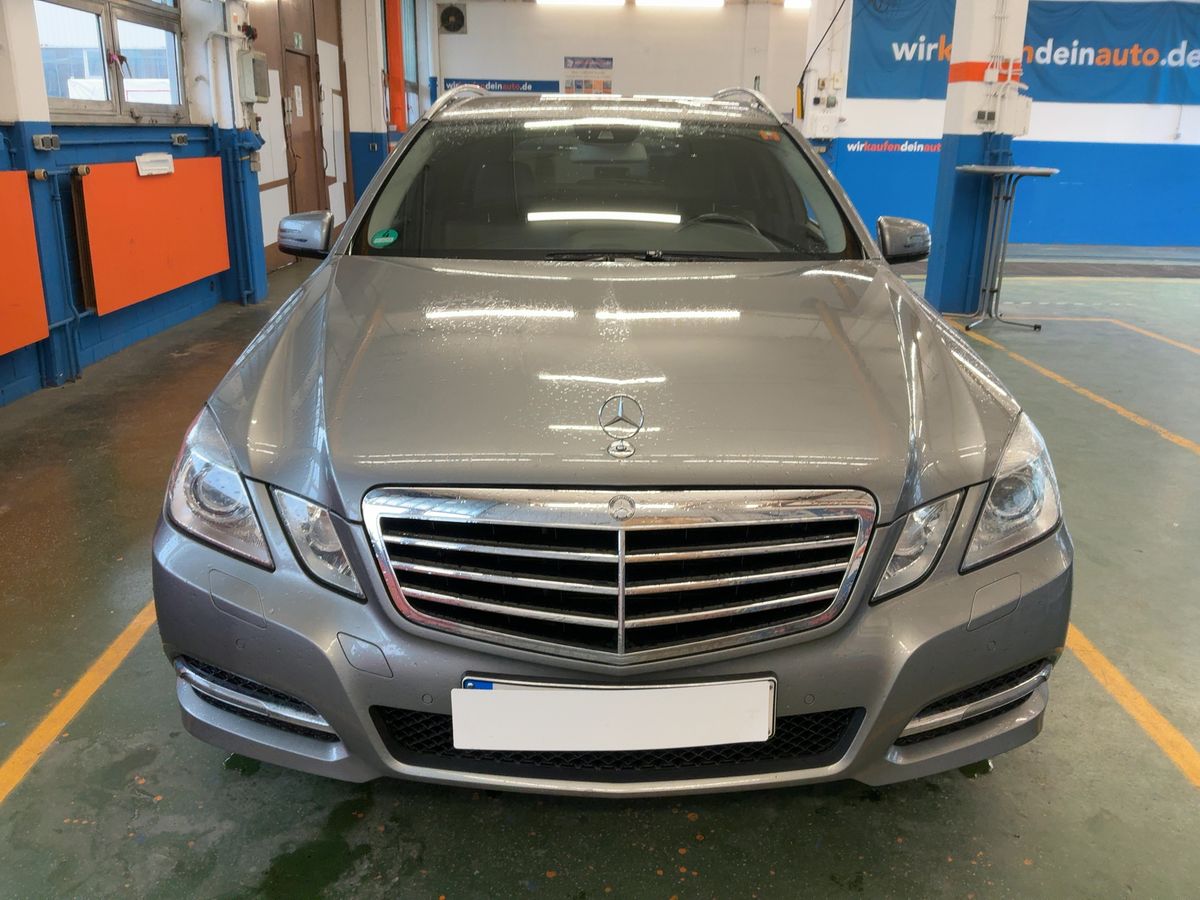 Mercedes-Benz E-Klasse 2012 — photo 15