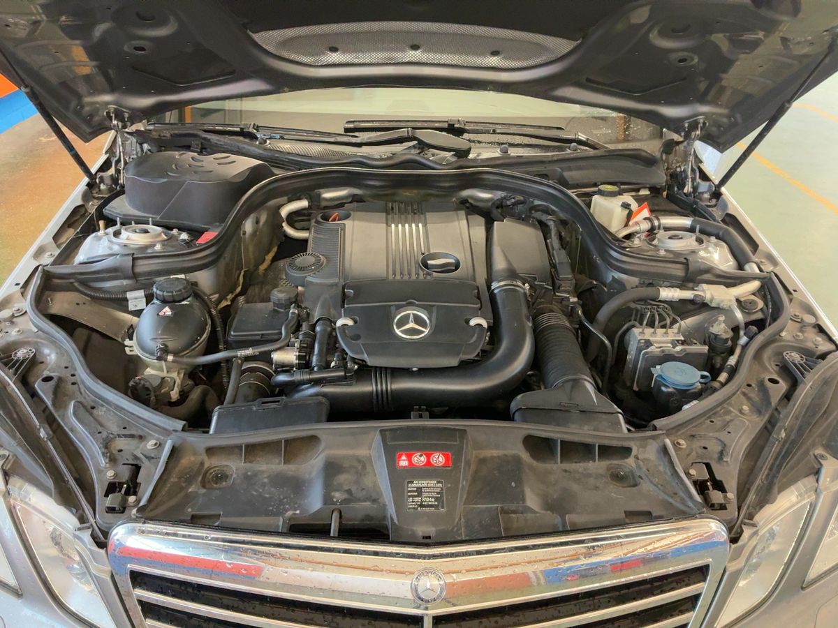 Mercedes-Benz E-Klasse 2012 — photo 23