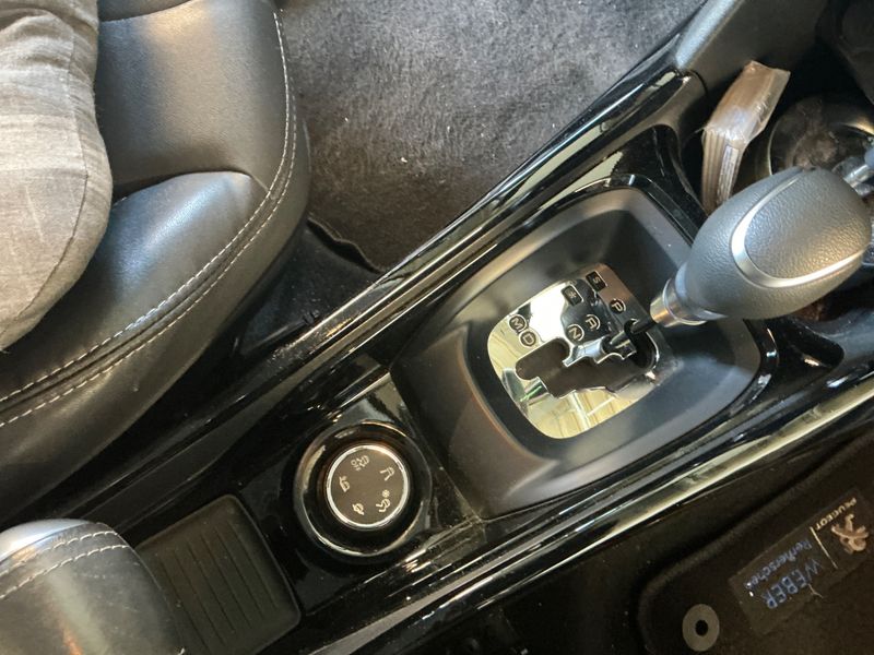 Peugeot 2008 1.2 PureTech Allure 2016 – снимка 34