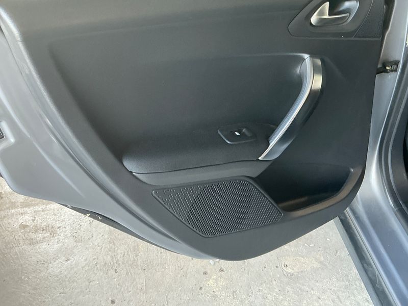 Peugeot 2008 1.2 PureTech Allure 2016 – снимка 31