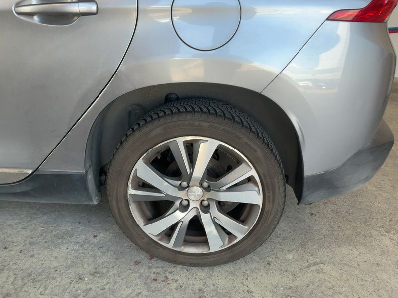 Peugeot 2008 1.2 PureTech Allure 2016 – снимка 5