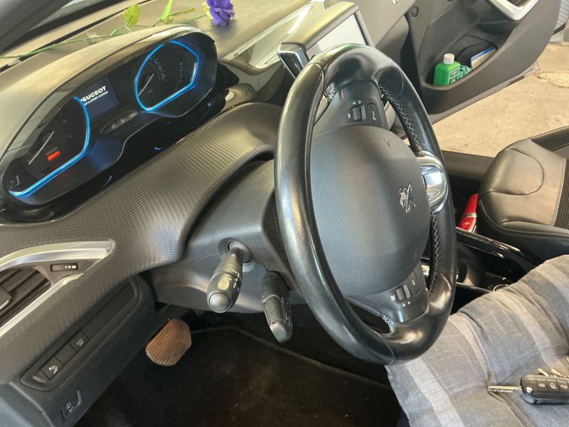Peugeot 2008 1.2 PureTech Allure 2016 – снимка 40