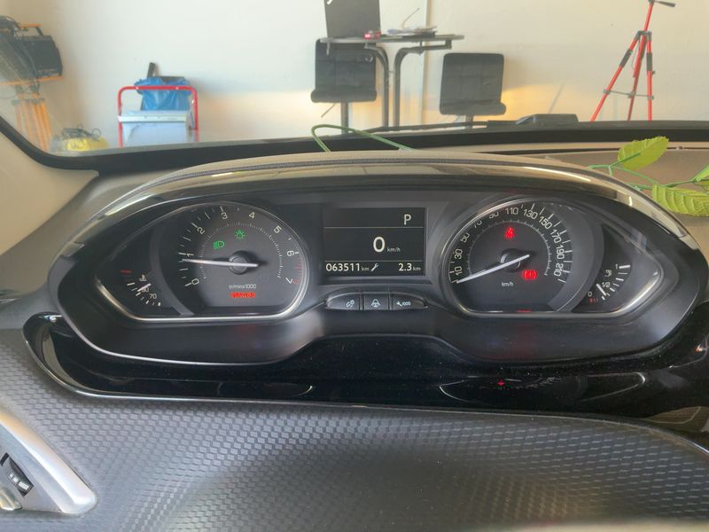 Peugeot 2008 1.2 PureTech Allure 2016 – снимка 18