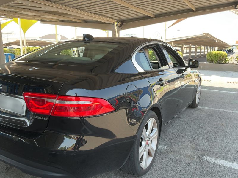 Jaguar XE 20d Pure — zdjęcie 6