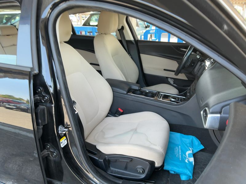 Jaguar XE 20d Pure — zdjęcie 11