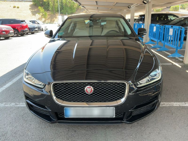 Jaguar XE 20d Pure — zdjęcie 9