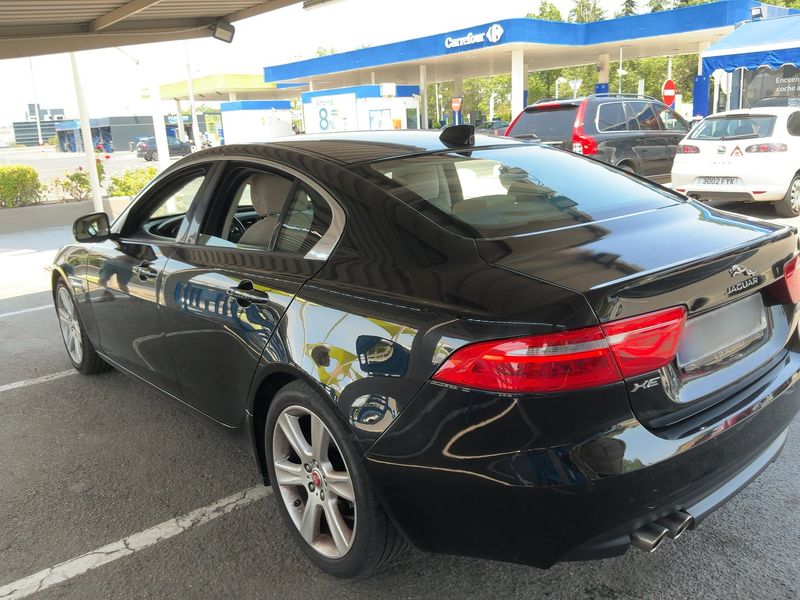 Jaguar XE 20d Pure — zdjęcie 3