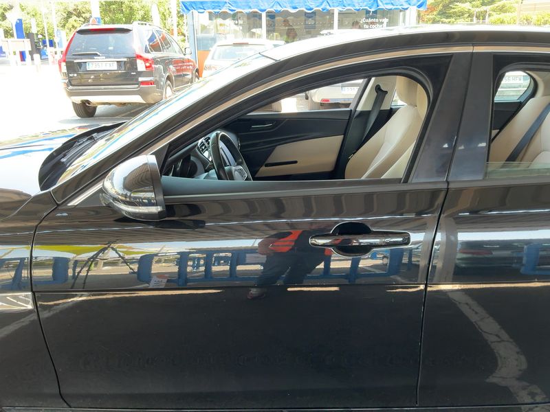 Jaguar XE 20d Pure — zdjęcie 4
