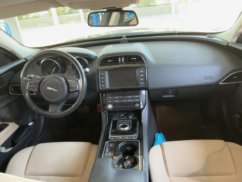 Jaguar XE 20d Pure — zdjęcie 12