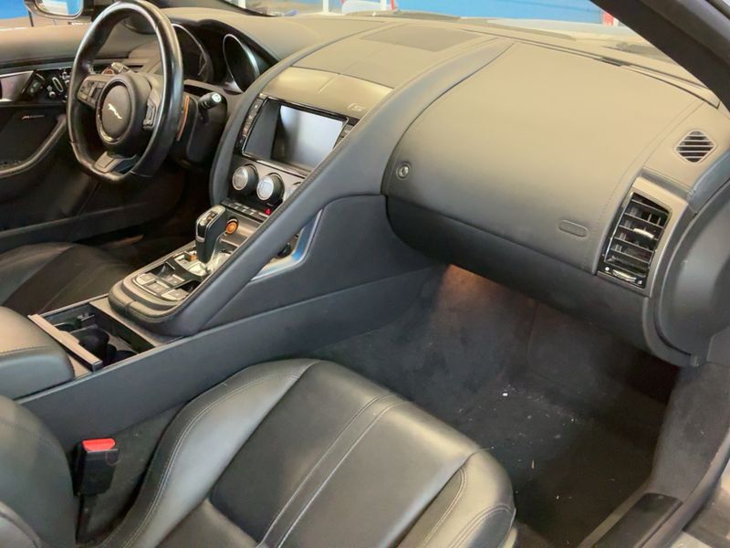 Jaguar F-TYPE 3.0 V6 S — zdjęcie 12