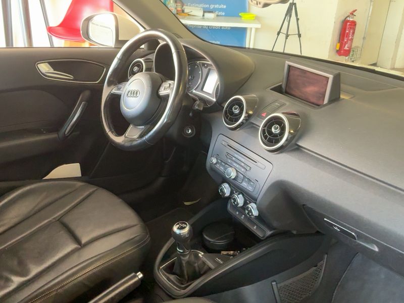 Audi A1 1.6 TDI Ambition Luxe — zdjęcie 12