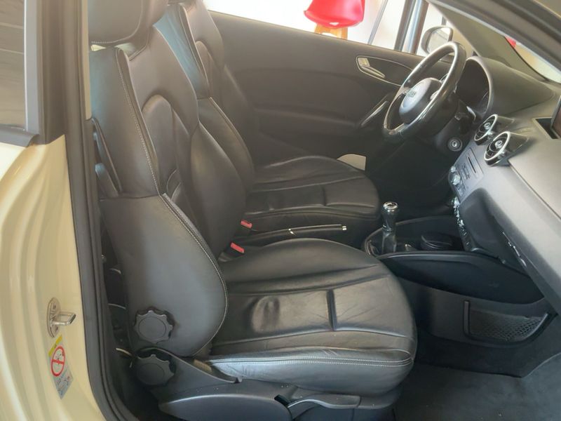 Audi A1 1.6 TDI Ambition Luxe — zdjęcie 11
