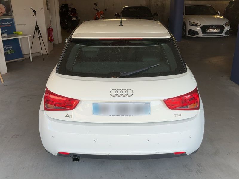 Audi A1 1.6 TDI Ambition Luxe — zdjęcie 5