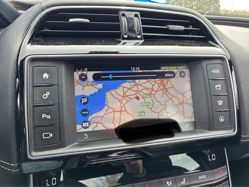 Jaguar XE 20t R-Sport — zdjęcie 13