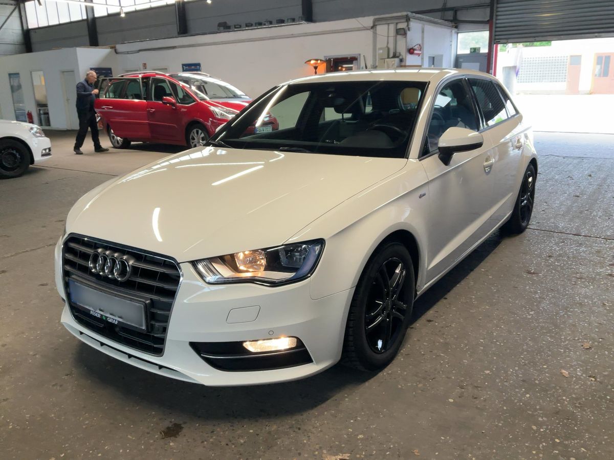 Audi A3 2015 — photo 1