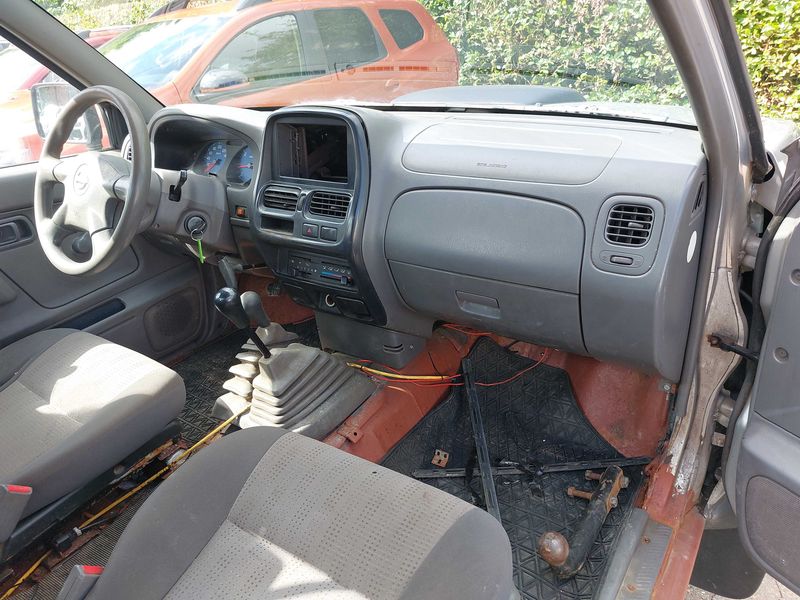 Nissan NP300 Pick-up 2.5 Turbodiesel Single Cab 4x4 — zdjęcie 11