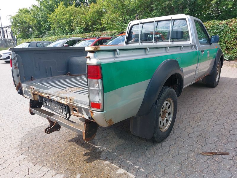 Nissan NP300 Pick-up 2.5 Turbodiesel Single Cab 4x4 — zdjęcie 5