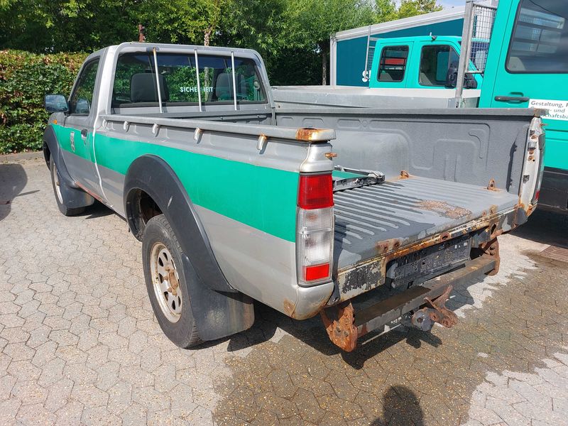 Nissan NP300 Pick-up 2.5 Turbodiesel Single Cab 4x4 — zdjęcie 3