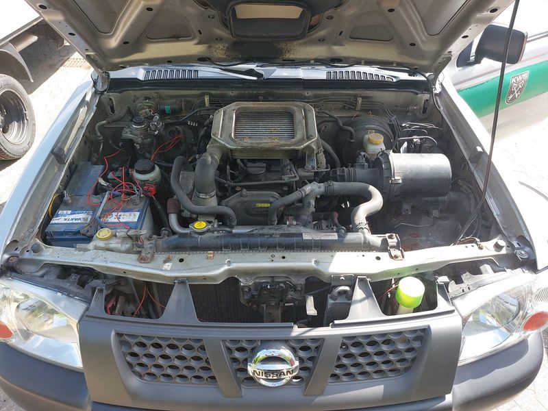 Nissan NP300 Pick-up 2.5 Turbodiesel Single Cab 4x4 — zdjęcie 8