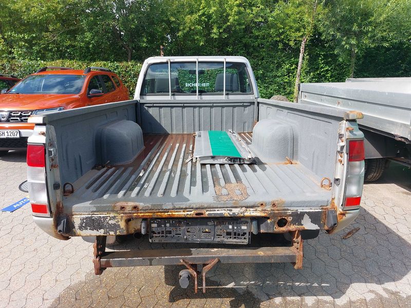 Nissan NP300 Pick-up 2.5 Turbodiesel Single Cab 4x4 — zdjęcie 4